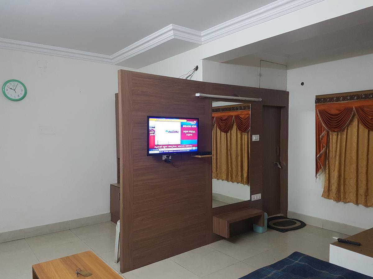 Hotel Surya Palace Kottagudem Exterior foto
