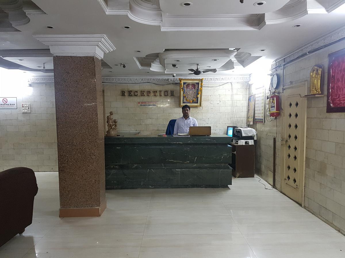 Hotel Surya Palace Kottagudem Exterior foto